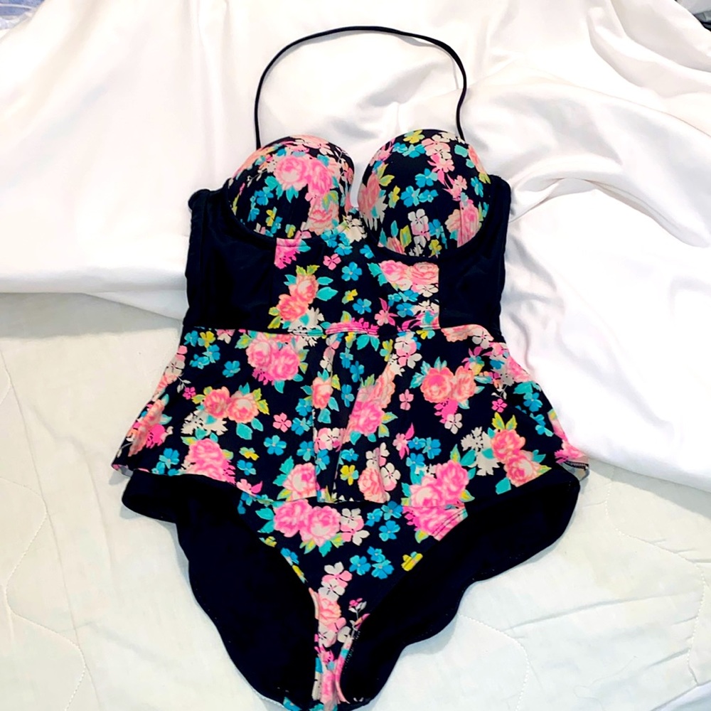 One piece Floral swimsuit L Bongo